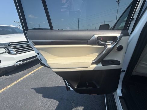 Used 2023 Lexus GX 460 Premium w/ Accessory Package AWD/4WD image 16