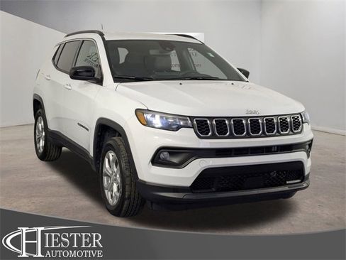 Used 2024 Jeep Compass Latitude image 1