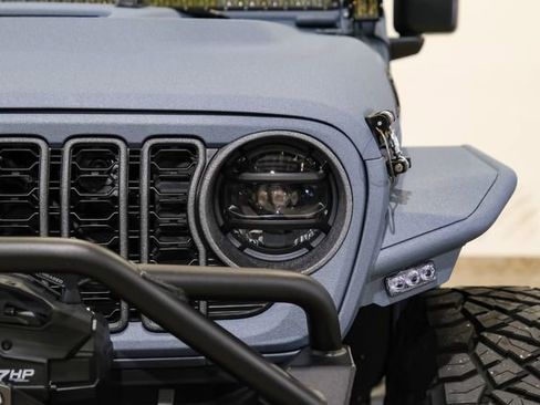 Used 2025 Jeep Wrangler Unlimited Rubicon w/ Technology Group image 70