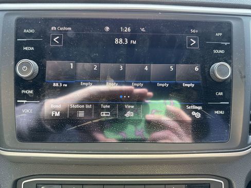 Used 2020 Volkswagen Atlas Cross Sport SE w/ Panoramic Sunroof Package image 17