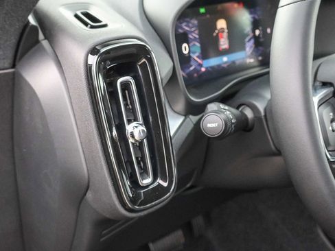 New 2026 Volvo XC40 B5 Ultra w/ Climate Package AWD/4WD image 32