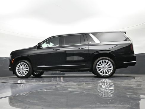 Certified 2025 Cadillac Escalade ESV Luxury RWD image 20