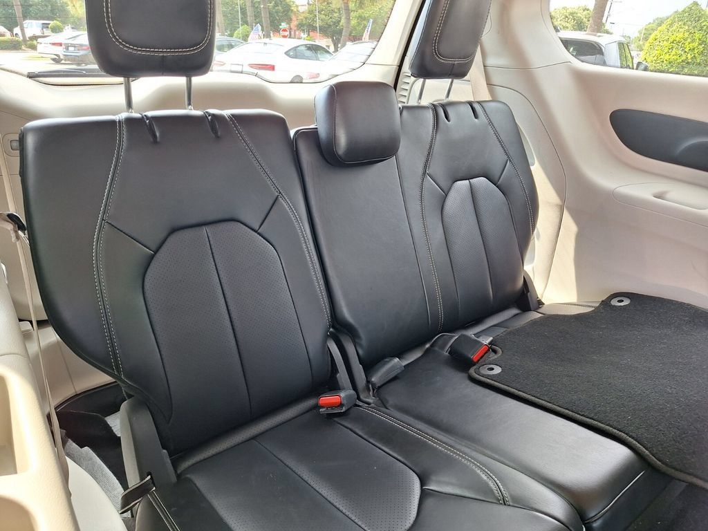 Used 2024 Chrysler Pacifica Touring-L FWD image 29