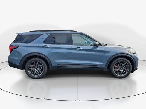 Used 2025 Ford Explorer ST-Line w/ Premium Package RWD image 2