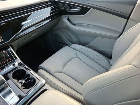 Used 2024 Audi Q7 3.0T Prestige image 11