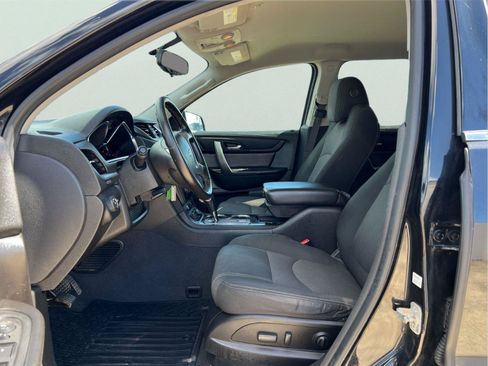Used 2017 Chevrolet Traverse LT w/ Style and Technology Package FWD image 9