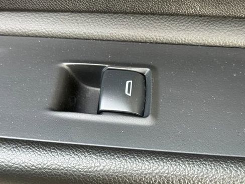 Used 2024 GMC Terrain SLT AWD/4WD image 22