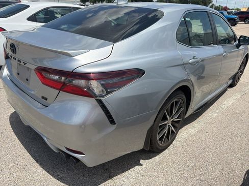 Used 2024 Toyota Camry SE FWD image 5