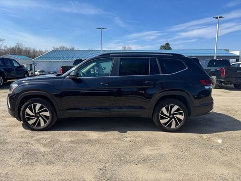 Used 2025 Volkswagen Atlas SE image 2