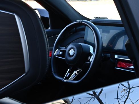 Certified 2024 BMW 760i xDrive w/ Executive Package image 22