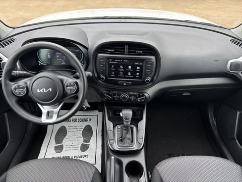 Used 2025 Kia Soul LX w/ LX Technology Package image 17