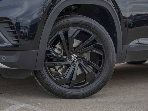 Used 2022 Volkswagen Atlas SE w/ Panoramic Sunroof Package image 2