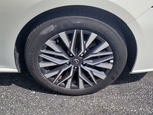 Used 2025 Nissan Altima 2.5 SV FWD image 18
