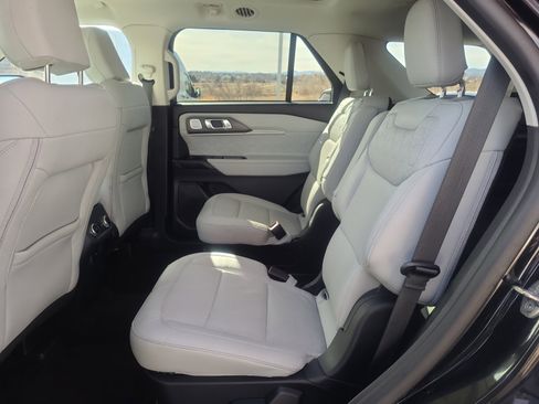 Certified 2025 Ford Explorer Platinum w/ Ultimate Package image 17