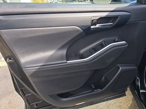 Used 2024 Toyota Highlander XLE image 43