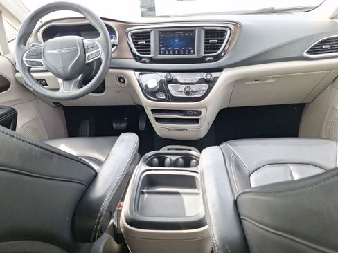 Used 2020 Chrysler Voyager Lxi image 31