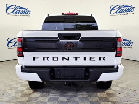 Used 2025 Nissan Frontier PRO-4X w/ Pro Convenience Package AWD/4WD image 4