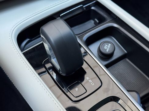 Used 2023 Volvo XC90 B6 Plus image 28