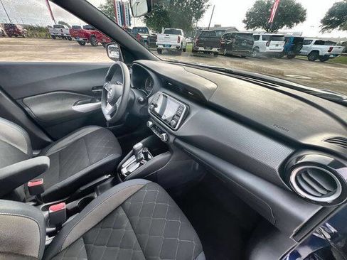 Used 2018 Nissan Kicks SV FWD image 28