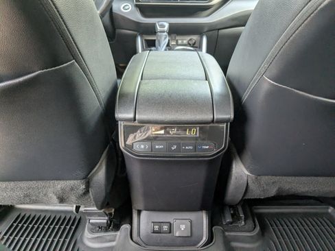 Used 2021 Toyota Highlander Limited FWD image 20
