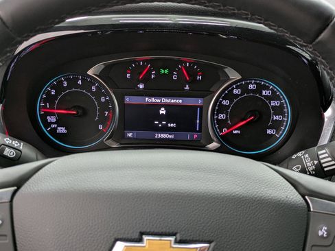 Used 2023 Chevrolet Traverse LT image 32