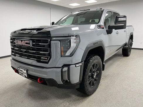 Used 2024 GMC Sierra 3500 AT4 w/ AT4 Premium Plus Package AWD/4WD image 4