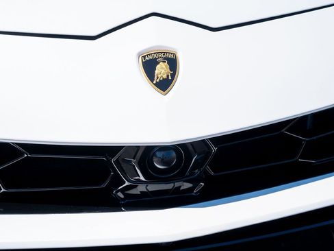 Used 2022 Lamborghini Urus AWD/4WD image 6