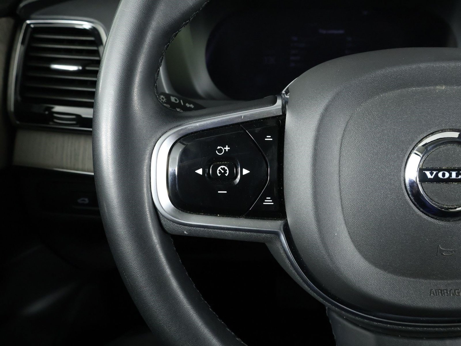 Certified 2023 Volvo XC90 T8 Ultimate AWD/4WD image 10