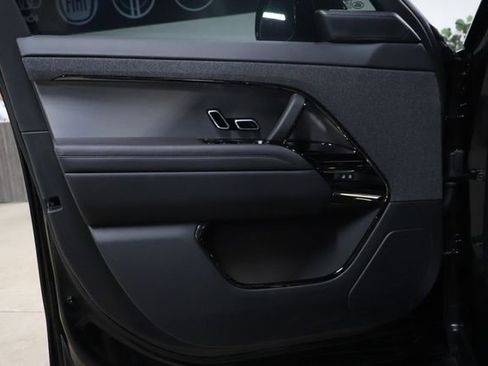 Used 2025 Land Rover Range Rover Sport Dynamic SE AWD/4WD image 9