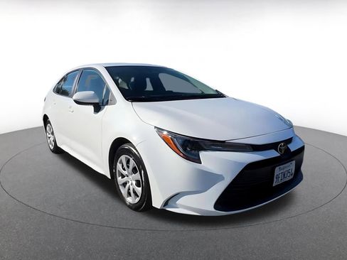 Used 2023 Toyota Corolla LE image 3