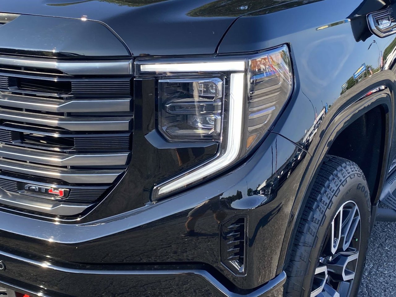 Used 2026 GMC Sierra 1500 AT4 w/ Technology Package AWD/4WD image 4