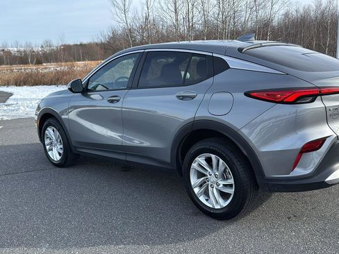 Used 2024 Buick Envista Preferred w/ Convenience I Package image 9