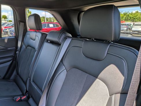 Used 2025 Jeep Grand Cherokee Altitude AWD/4WD image 30