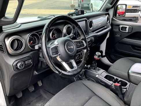 Used 2020 Jeep Gladiator Overland AWD/4WD image 13