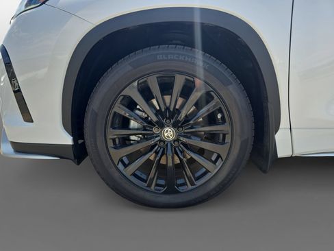 Certified 2024 Toyota Highlander XSE FWD image 14