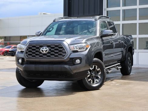 Used 2020 Toyota Tacoma TRD Off-Road w/ TRD Premium Off Road Package AWD/4WD image 3