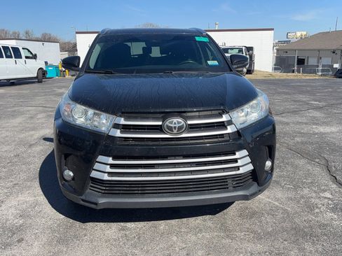 Used 2017 Toyota Highlander XLE image 2