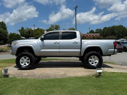 Used 2019 Toyota Tacoma SR w/ SR Convenience Package RWD image 4