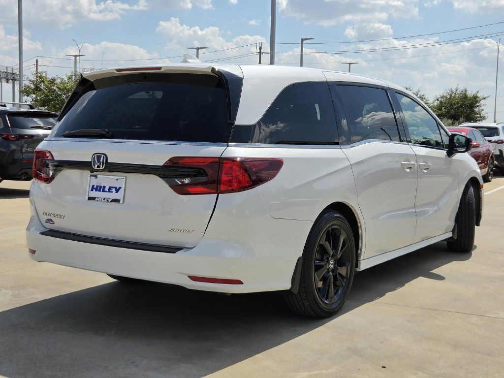 Used 2024 Honda Odyssey Sport image 4