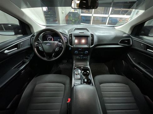 Used 2020 Ford Edge SE image 18