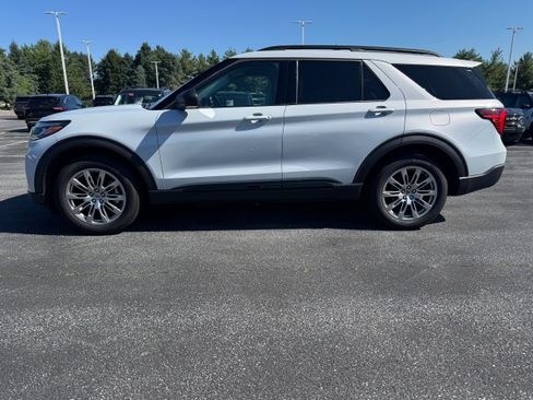Used 2026 Ford Explorer Active w/ Active Comfort Package AWD/4WD image 2