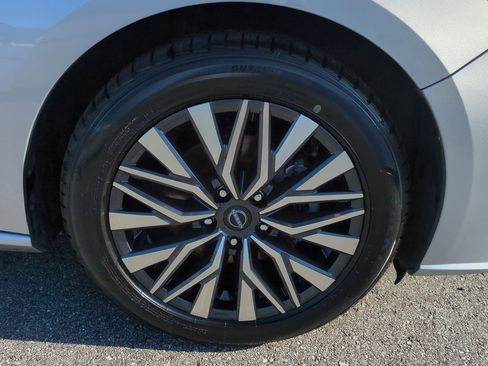 Used 2023 Nissan Altima 2.5 SV image 11