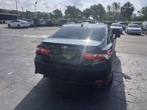 Used 2019 Toyota Camry SE FWD image 5