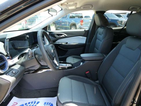 New 2026 Chevrolet Trax LT w/ LT Convenience Package FWD image 16