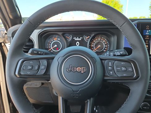 Used 2025 Jeep Wrangler Unlimited Sport AWD/4WD image 23