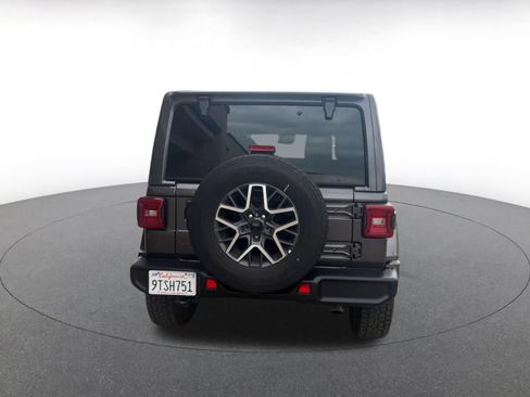 Used 2025 Jeep Wrangler Unlimited Sahara AWD/4WD image 4