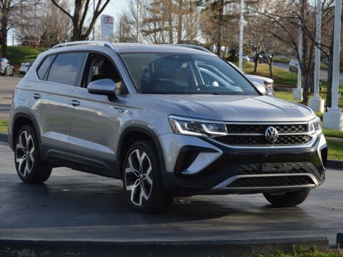 Used 2022 Volkswagen Taos SEL image 41