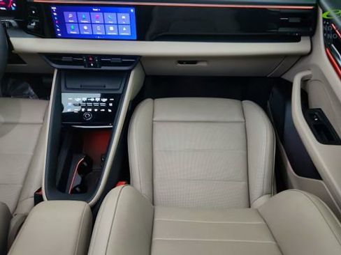 Used 2025 Porsche Macan Electric RWD image 37