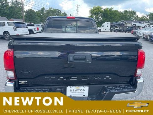 Used 2022 Toyota Tacoma SR5 w/ SR5 Appearance Package (SM) AWD/4WD image 32