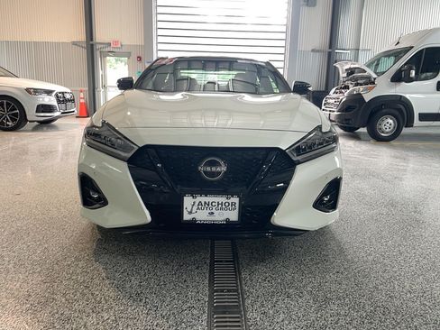 Used 2023 Nissan Maxima SR w/ Sport Mat Group FWD image 3
